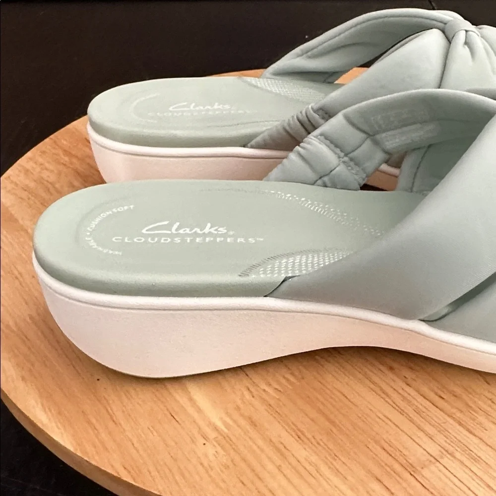 Clarks Cloudsteppers Washable Thong Sandals - BreezeRae Ava 8.5wide sage